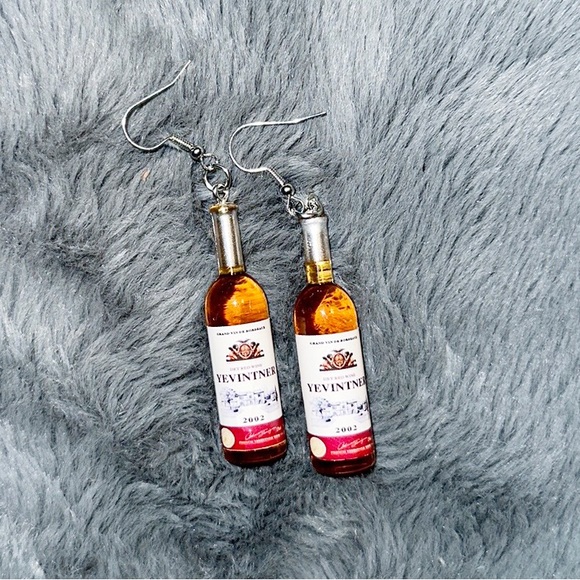 Jewelry - Wine Bottle Drop Earrings NWT